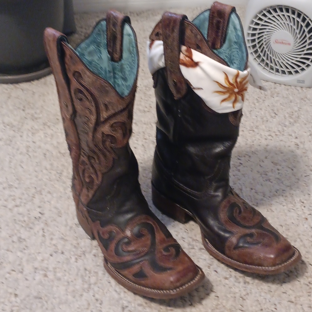 Women's Western Leather Boots - Picture 10 of 10